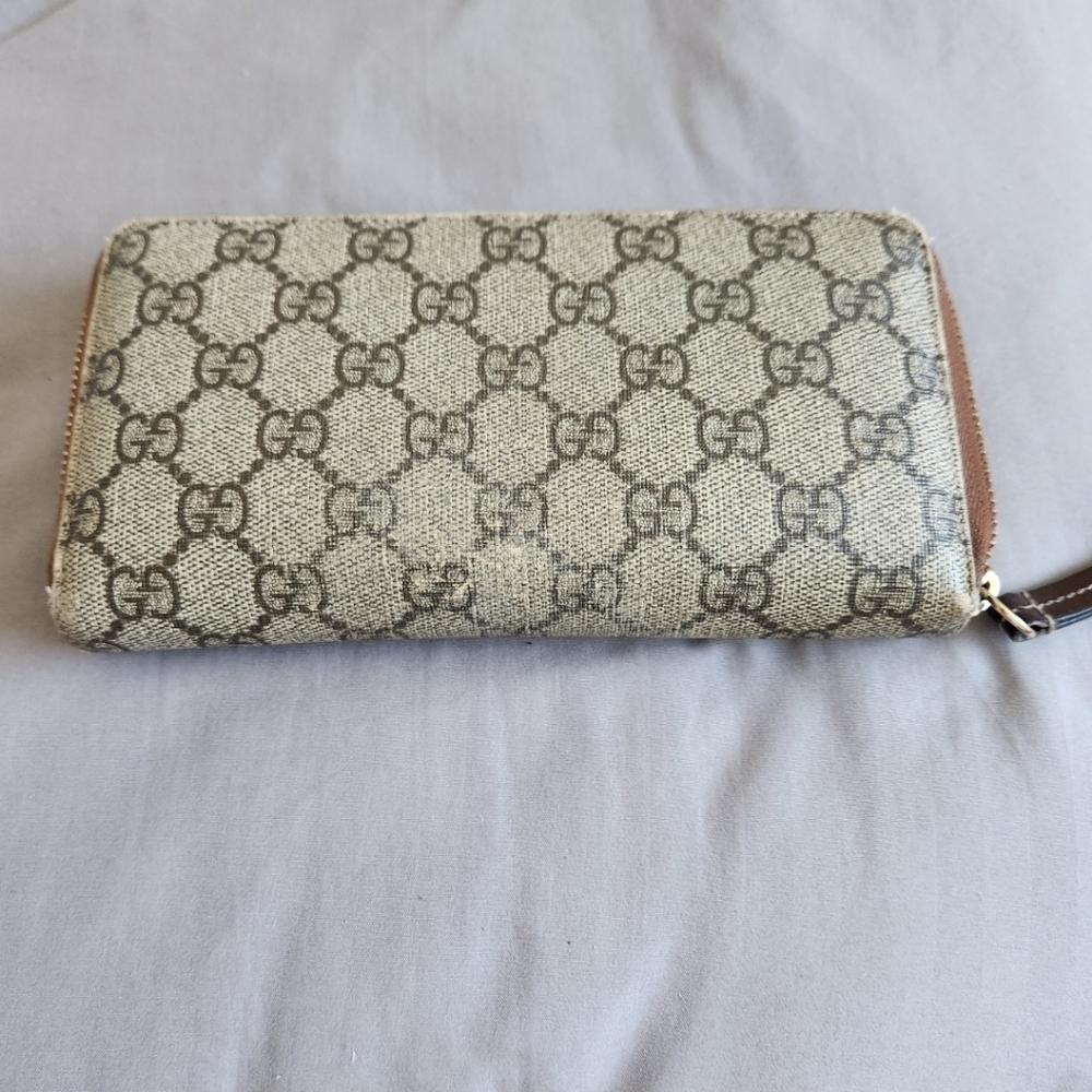 Authentic Gucci Hard Coated Zip Around Zippy Wallet